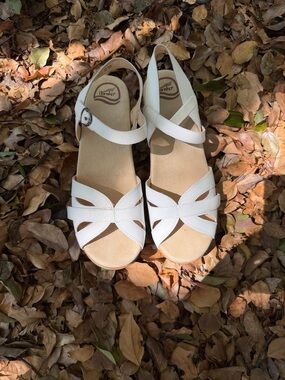 Dansko White Leather Slingback Sandals. Size 42. NWOT